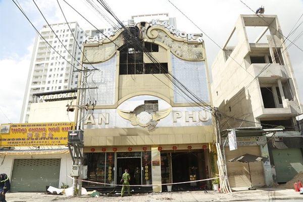 Bãi xe cháy ngùn ngụt, hàng trăm xe máy của công nhân may ở Nam Định bị thiêu rụi-5