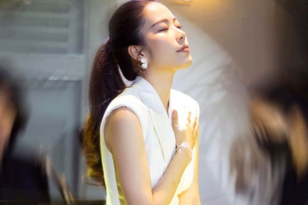 Bị Nam Em chê luộm thuộm, Lê Dương Bảo Lâm đăng ảnh ngược về quá khứ của bà xã với visual u mê-4