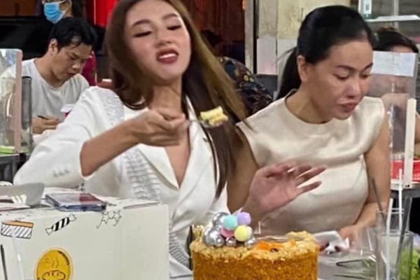 Hoa hậu Thùy Tiên và những khoảnh khắc ăn uống bình dị đáng yêu-3