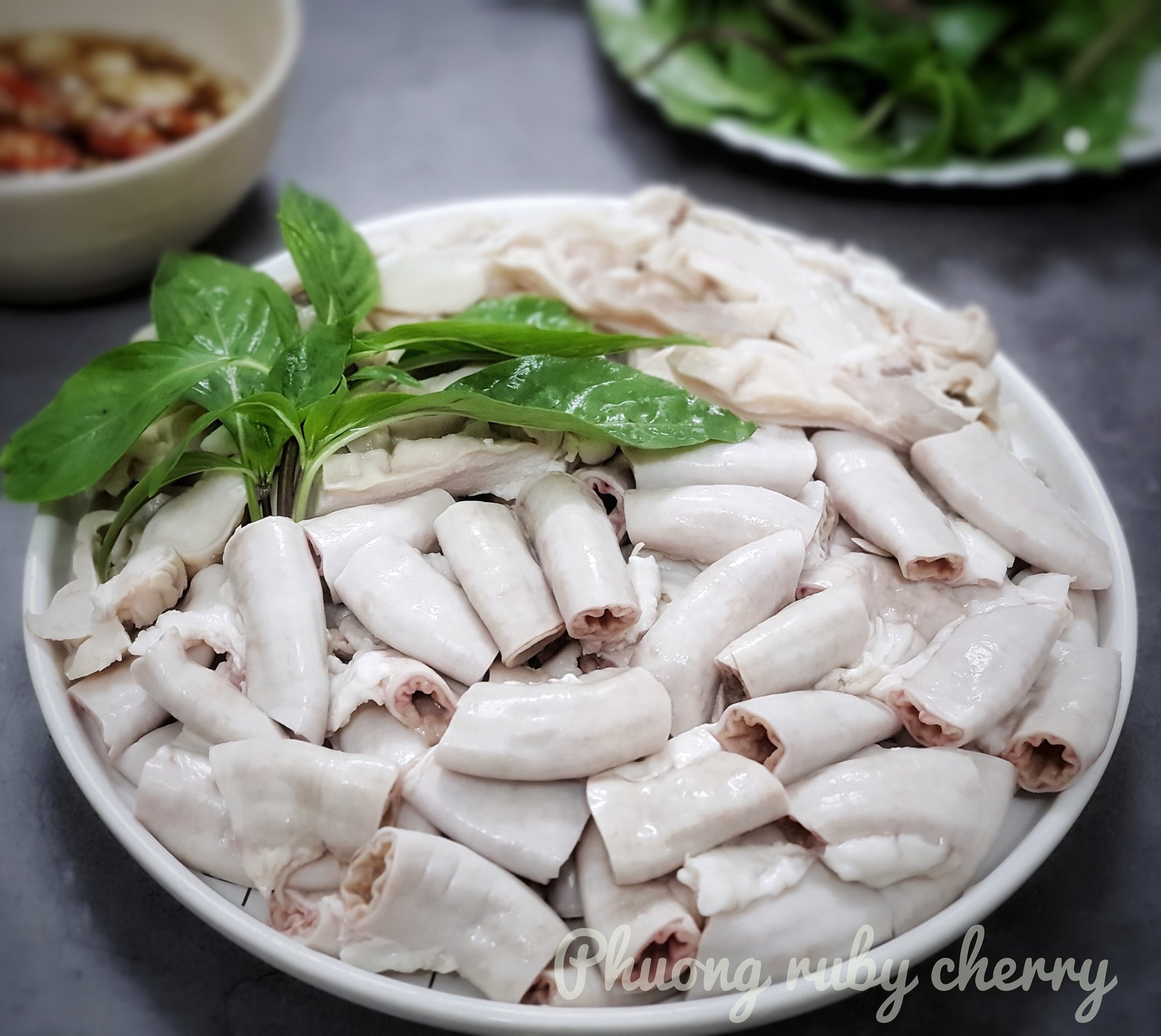 Muốn luộc lòng lợn vừa trắng vừa giòn, chỉ cần thêm vài giọt này vào-1