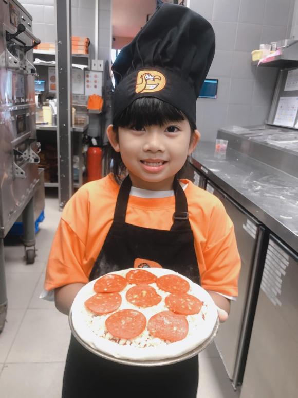 Con gái Mai Phương được trải nghiệm làm bánh ngày cuối tuần, hé lộ cách dạy dỗ của bảo mẫu-3