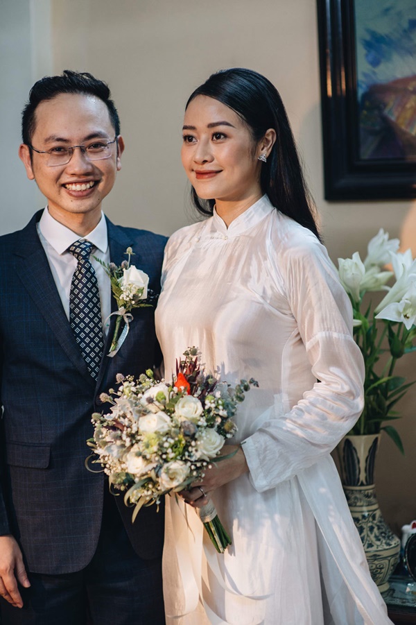 Xu hướng áo dài ăn hỏi của sao Việt: Càng đơn giản càng đẹp thanh tao-14