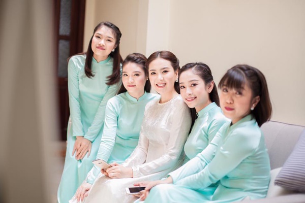Xu hướng áo dài ăn hỏi của sao Việt: Càng đơn giản càng đẹp thanh tao-19