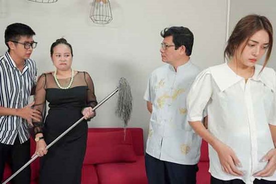 Bố chồng ghê gớm, mẹ chồng xét nét, con dâu sợ hãi chỉ biết khóc một mình