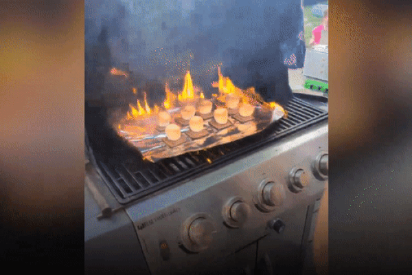 Dùng giấy bạc nướng thịt, tiệc BBQ thành thảm họa