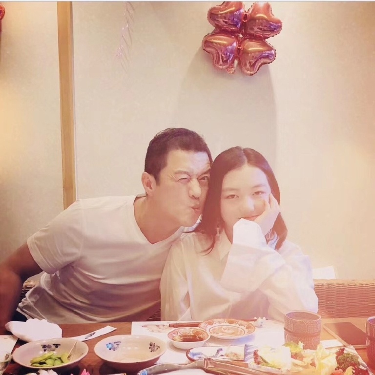 Con gái bị khiếm khuyết, Lý Á Bằng làm cách nào để giúp con tự tin tỏa sáng?-2