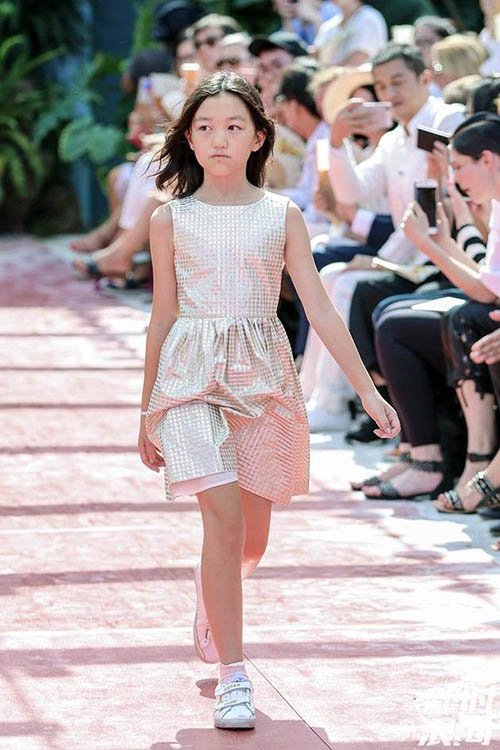 Con gái bị khiếm khuyết, Lý Á Bằng làm cách nào để giúp con tự tin tỏa sáng?-4