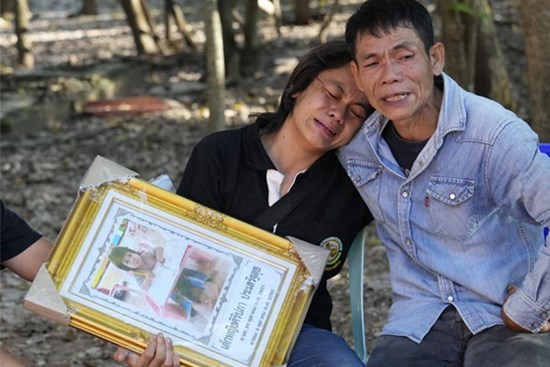 Người mẹ Thái Lan: Dù lúc bị giết con tôi có ngủ, chắc bé đau đớn lắm