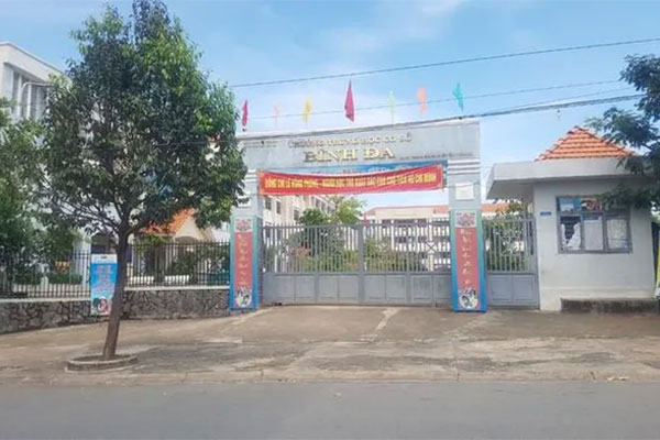 Sau vụ ghế đá đè học sinh, Bắc Giang kiểm tra các hạng mục nguy cơ mất an toàn-1