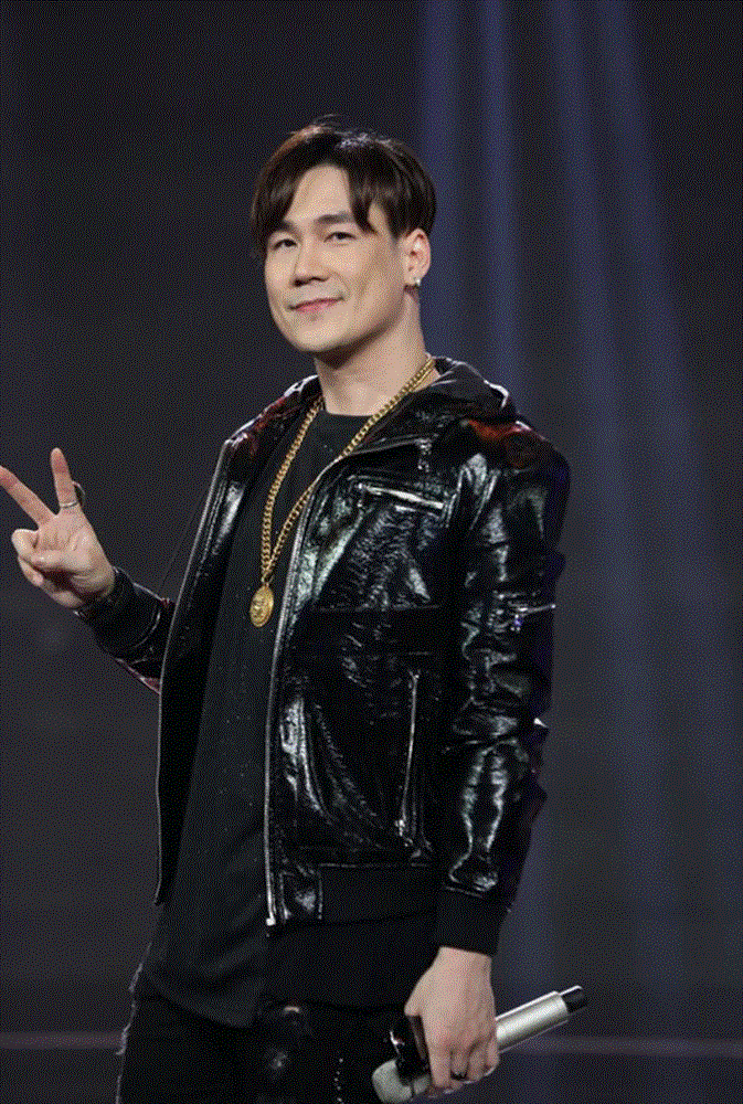 Biệt thự 200 tỷ của ca sĩ 3 bằng đại học, độc thân ở tuổi 41-2