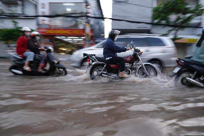 Triều cường dâng cao, nhiều nơi ở Cần Thơ thành ốc đảo-11