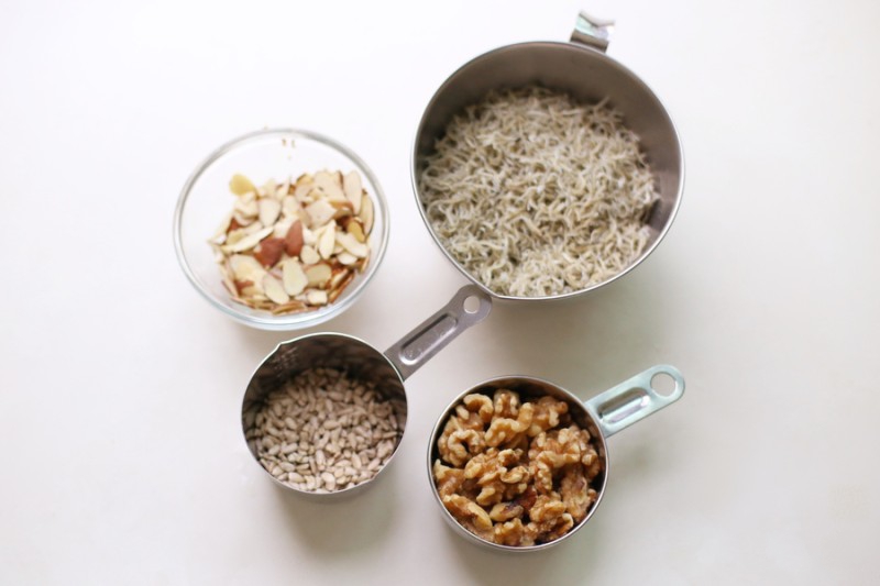 Cá cơm rim mặn ngọt: Ngon bổ rẻ, trời lạnh ăn cùng cơm thì quá chuẩn-1