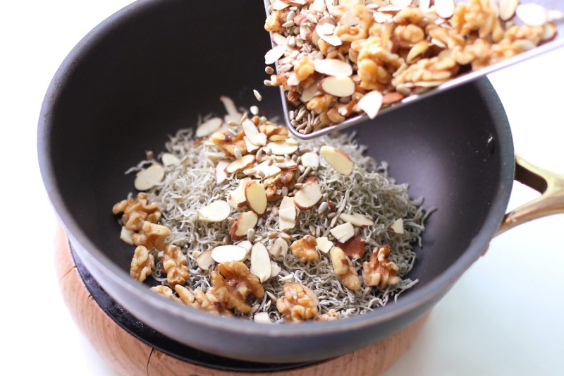 Cá cơm rim mặn ngọt: Ngon bổ rẻ, trời lạnh ăn cùng cơm thì quá chuẩn-5