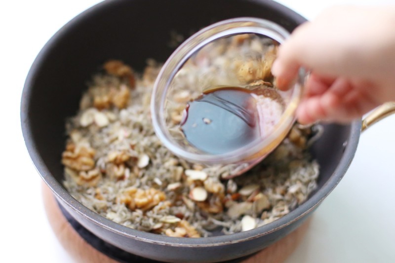 Cá cơm rim mặn ngọt: Ngon bổ rẻ, trời lạnh ăn cùng cơm thì quá chuẩn-8