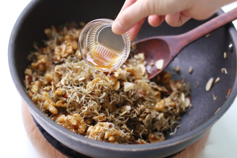 Cá cơm rim mặn ngọt: Ngon bổ rẻ, trời lạnh ăn cùng cơm thì quá chuẩn-9