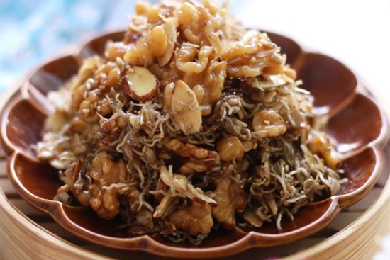 Cá cơm rim mặn ngọt: Ngon bổ rẻ, trời lạnh ăn cùng cơm thì quá chuẩn