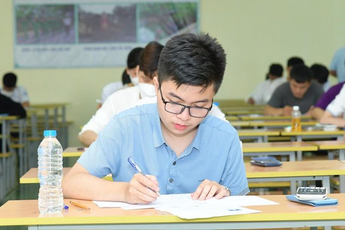 Tuyển sinh đại học 2023: Bỏ phương thức xét tuyển không phù hợp, giảm điểm ưu tiên-1