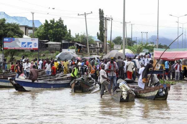 Lật tàu ở Nigeria, 76 người chết-1