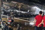 Vụ cháy hơn 250 xe máy: Công nhân được hỗ trợ tiền đi lại-2