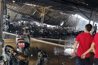 Bãi xe cháy ngùn ngụt, hàng trăm xe máy của công nhân may ở Nam Định bị thiêu rụi