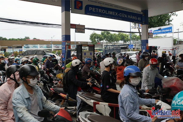 2 triệu lít xăng tiếp thêm cho TP.HCM-3