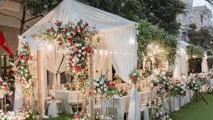 Bạn trai tổ chức đám cưới với tình cũ ngay sát cạnh nhà mình, cô gái đau đớn không dám ra đường-2