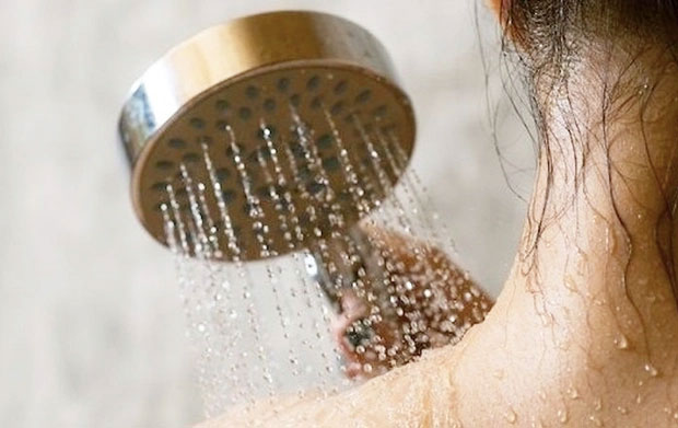 Chuyên gia chỉ ra các sai lầm khi tắm có thể gây hại, thậm chí tiềm ẩn nguy cơ đột quỵ-1