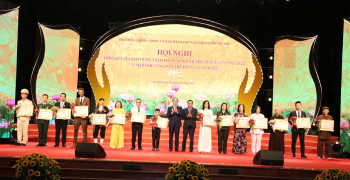 Tổng kết 30 năm phong trào thi đua Người tốt, việc tốt, vinh danh Công dân Thủ đô ưu tú năm 2022-5