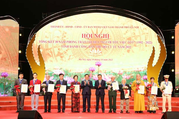 Tổng kết 30 năm phong trào thi đua Người tốt, việc tốt, vinh danh Công dân Thủ đô ưu tú năm 2022-6