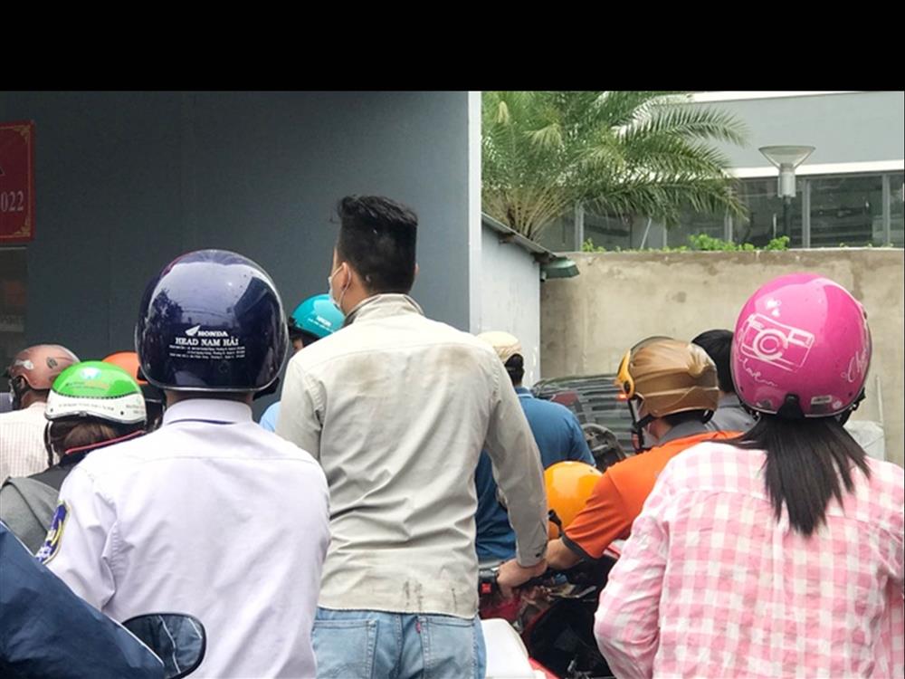 Bị từ chối khi mang can đi mua xăng ở TP.HCM-2