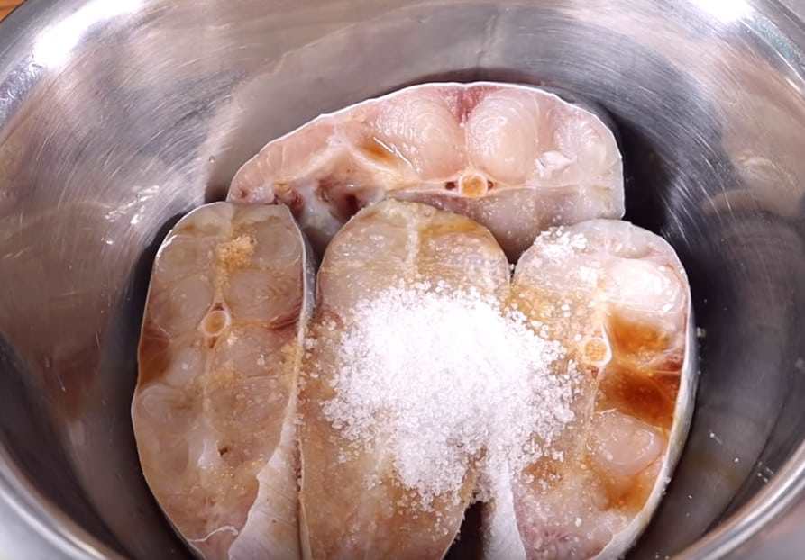Làm thêm bước này trước khi kho cá để thịt chắc, không tanh, mềm cả xương-2