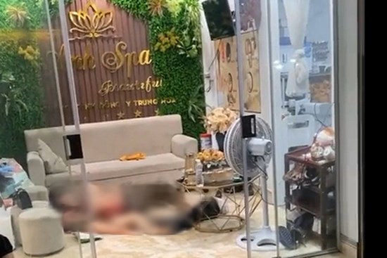 Mâu thuẫn, nam thanh niên đâm chết bạn gái rồi tự tử tại tiệm spa