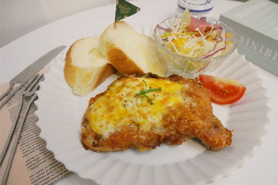 Dùng nồi chiên không dầu làm bít tết đùi gà ngon xuất sắc