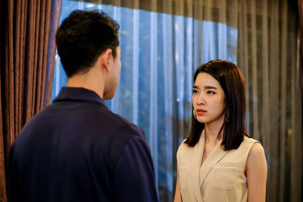 Giữa tối lén theo vợ ra công viên chạy bộ, chồng phát hiện việc tày đình-1