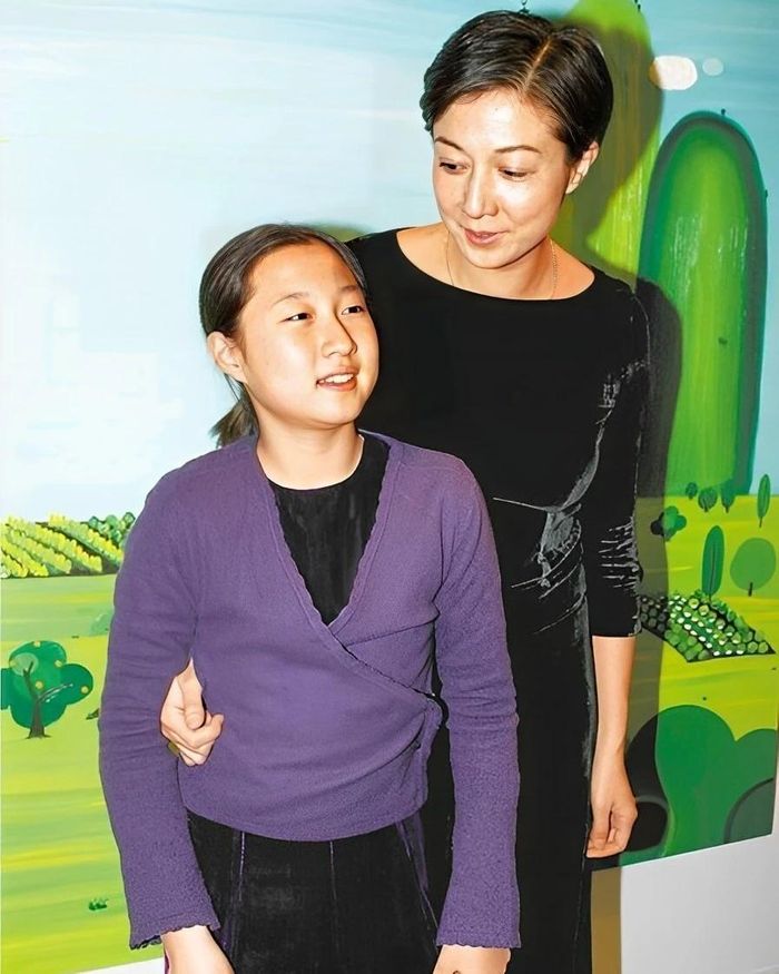 Cuộc sống bi kịch của con gái bị Thành Long bỏ rơi-7