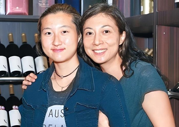 Cuộc sống bi kịch của con gái bị Thành Long bỏ rơi-8