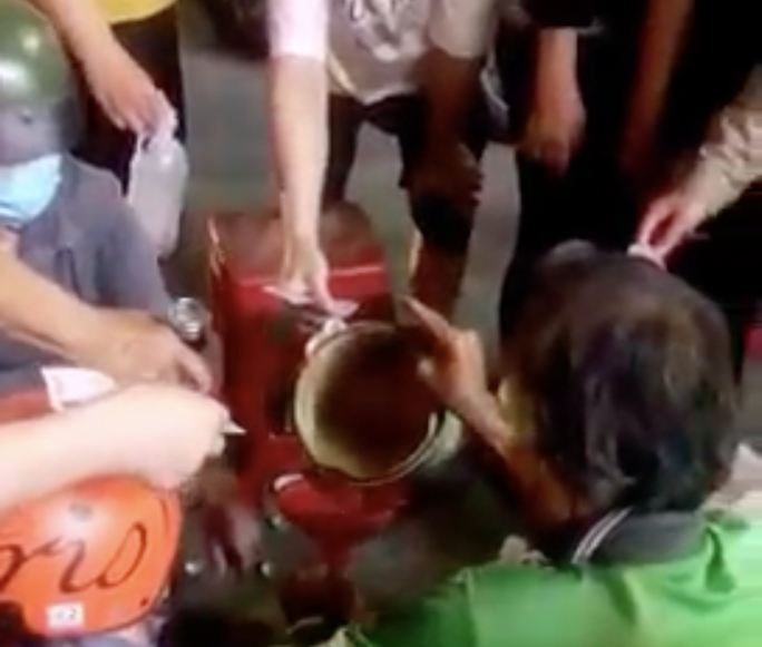 Đồng Nai: Bán xăng dạo trước trạm xăng với giá khủng-1