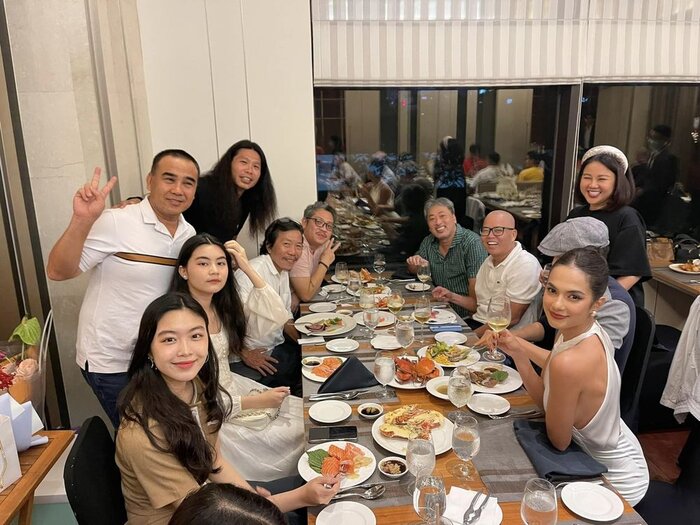 Đi dự tiệc với ba mẹ, 2 ái nữ nhà Quyền Linh chiếm spotlight hơn cả nhân vật chính-2