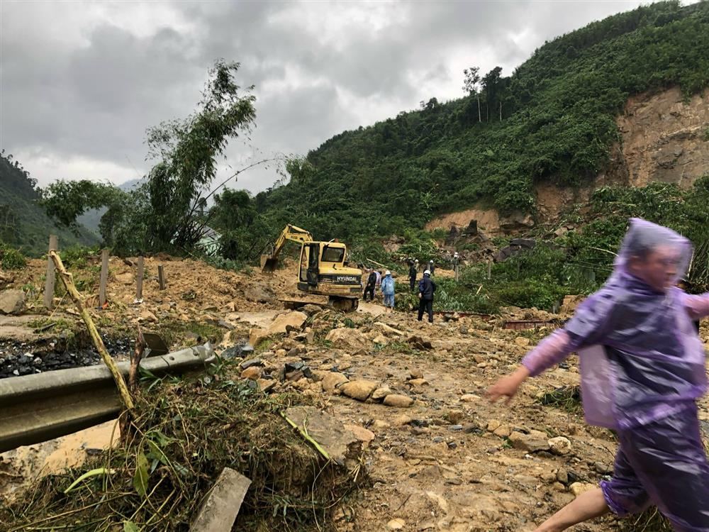 Hiện trường vụ sạt lở kinh hoàng tại thủy điện Kà Tinh khiến 1 người mất tích-2