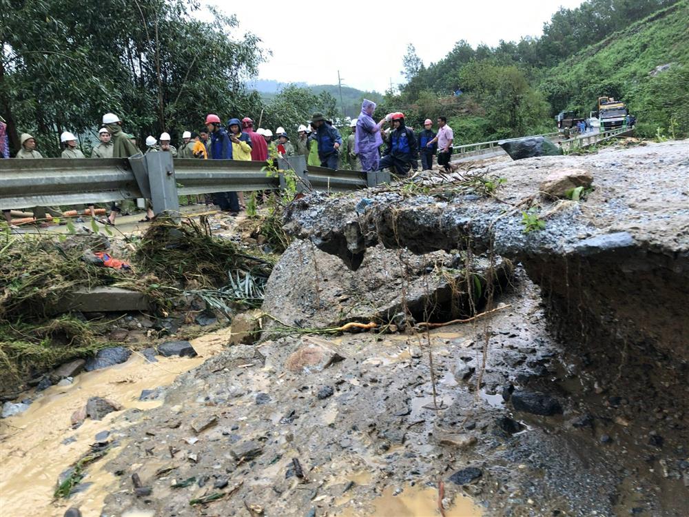 Hiện trường vụ sạt lở kinh hoàng tại thủy điện Kà Tinh khiến 1 người mất tích-7
