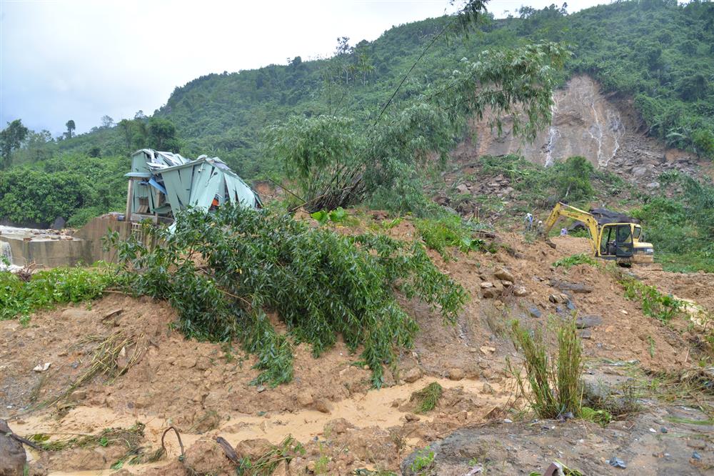 Hiện trường vụ sạt lở kinh hoàng tại thủy điện Kà Tinh khiến 1 người mất tích-10