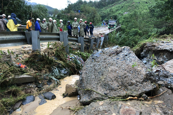 Thông tin mới nhất vụ sạt lở mỏ titan, 4 người bị vùi lấp ở Bình Thuận-3