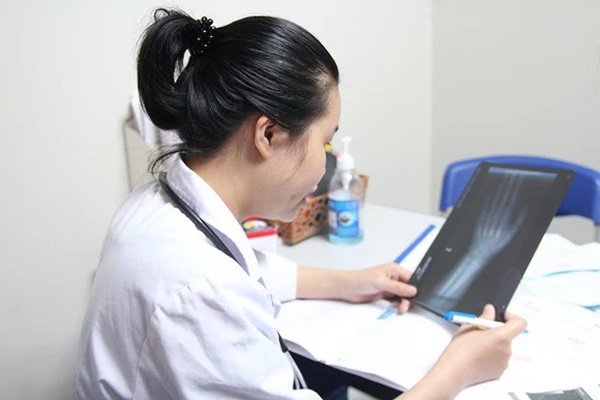 Con gái 6 tuổi gầy gò nhưng bất thường ở vùng kín, đi khám phát hiện dậy thì sớm-2