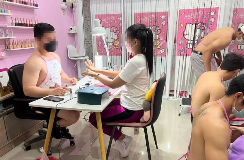 Tiệm nail thuê dàn trai đẹp 6 múi phục vụ gây tranh cãi-4