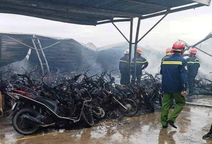 Vụ cháy hơn 250 xe máy: Công nhân được hỗ trợ tiền đi lại-1