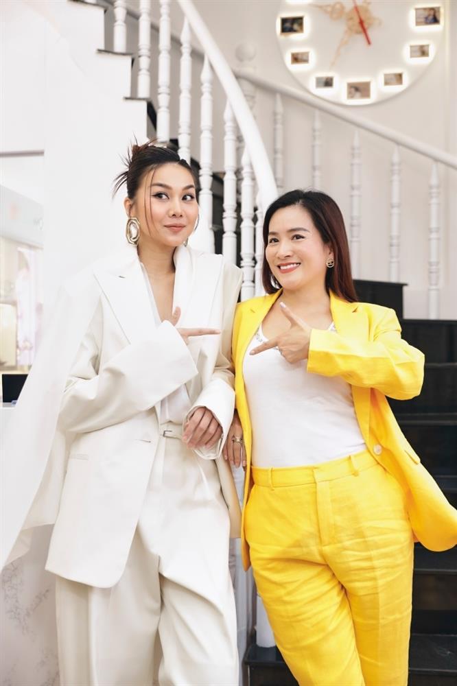 Vợ doanh nhân của Bình Minh mất điểm vì mặc quần nhàu nát-2