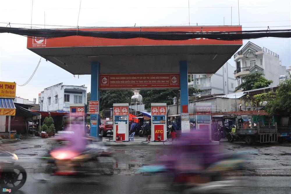 Hàng loạt cây xăng hoạt động lại sau khi xăng tăng giá-8