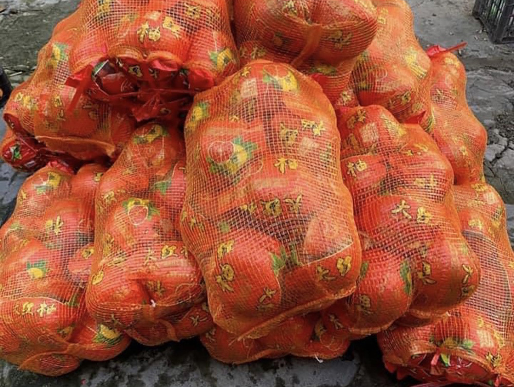 Bưởi Trung Quốc đỏ au la liệt chợ, đắt hơn cả bưởi Việt-3