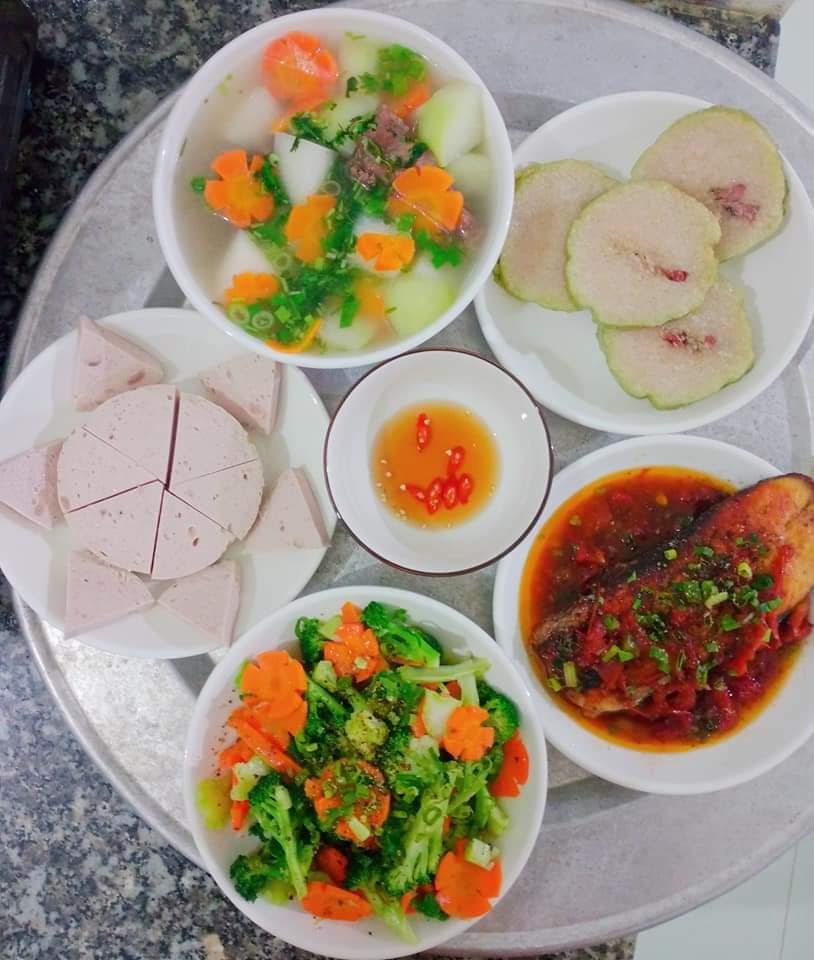 Cặp vợ chồng công nhân chỉ có bữa tối ăn với nhau nhưng mâm cơm vẫn đong đầy hạnh phúc-40