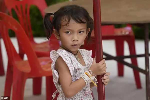 Thảm sát Thái Lan: Bị đâm và bắn vào đầu, cậu bé 3 tuổi sống sót thần kỳ-2